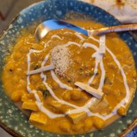 Garbanzos y tofu en salsa de coco y curry. at Cinnamon in Sitges