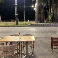 Außenbereich Restaurant mit schöner Aussicht auf Hafen  at Cinnamon in Sitges