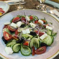 Ensalada griega at Cinnamon in Sitges