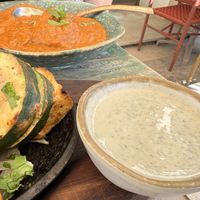Tandoor vegetables, “yogurt” sauce, and “chick*n” tikka masala .  at Cinnamon in Sitges