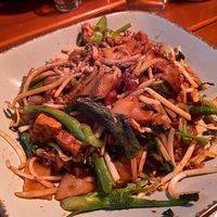 Flat rice noodles with sauteed veggies and tofu w vegan sauce 🍜 at All Reis in Vienna