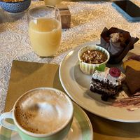 Cappuccino di soia, succo di mela, muffin al cioccolato, muffin alla mandorla, torta cioccolato e "panna", biscotti di pan di zenzero   at Agriturismo Biologico La Buona Terra in Cervarese Santa Croce
