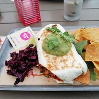 Gemüse Jackfruit Burrito mit Nachos at Enchilada in Darmstadt