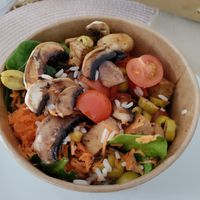 Vegan rice-tofu bowl at Kinoa in Malaga