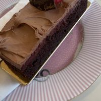 Veganer, zuckerfreier Himbeer Double Choc  at Isabella Glutenfrei Patisserie in Cologne