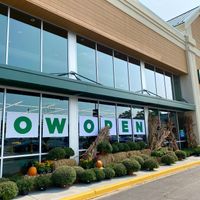 Storefront on grand opening day at Common Market Food Co-op - 7th St in Frederick