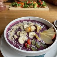 Acai Bowl - zu wenig Toppings für mich  at Café Lil im Heidkrug in Lueneburg