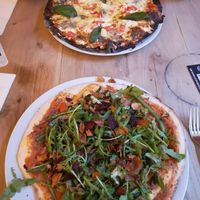 Bottom: Vegan pizza Frieda
(Top: Vegetarian, dough with acive charcoal, not burned) at Der Holzofen in Bayreuth