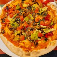 Vegane Pizza Bella mit viel leckerem Belag at Der Holzofen in Bayreuth