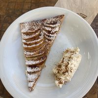 Apple Pie mit Sahne (vegan)  at Natural Cafe in Mallorca