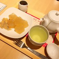 Traditional and accidently vegan Japanese sweets at Nana's Green Tea in Tokyo
