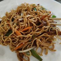 Stir-fried noodles with vegetables and marinated tofu at Sawadika in Zaragoza