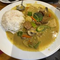 Yellow vegan duck curry at Sawadika in Zaragoza