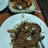 Tallarines con langostinos veganos at Sawadika in Zaragoza