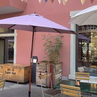 Sehr gemütliches Laden-Lokal mit viel veganer Auswahl. Feiner Cappuccino mit Hafermilch von Soyana und sehr leckerer veganer Schokokuchen.  at Ohne in Baden