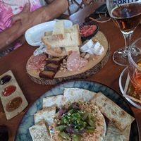 Kalte Vorspeisenplatte (OMG) und Oliviersalat at Chez Kessler in Barcelona