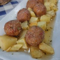 Albóndigas con patatines at Thundersgreen in Aviles