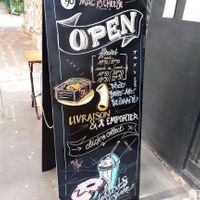 Deco at YO' Mac and Cheese in Paris