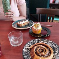 Cinnabun, Gémeaux and Banoffy at Café Contresort in Paris