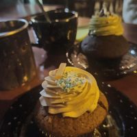 Capricorn and Aquarius (in the back) cupcakes at Café Contresort in Paris