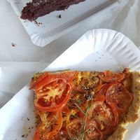 Vegan chocolate cherry cake & tomato tarte at Omi Backt in Bochum