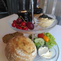 Vegan brekafast (with tomato spread, hummus and jam) at Omi Backt in Bochum