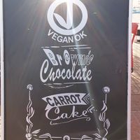 Try the beautiful vegan baked goods 👍 at Punto Gelato in Ibiza