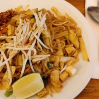Vegan pad thai at Kapunka in Paris