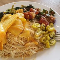 $3 beehoon. All veg dishes. Nice. at Li Yuan 利源素食 in Central Singapore