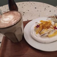 Pavlova + chocolat chaud at Michel MaBelle in Bordeaux