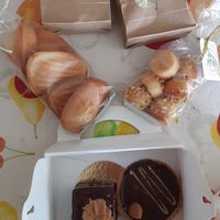 Meringues pistache et framboise, madeleines à la fleur d'oranger, mini cake amande citron, okara, tartelette chocolat et caramel au beurre salé at Michel MaBelle in Bordeaux