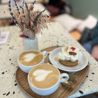 Bananen-Caramel-Törtchen und Cappuccino   at Michel MaBelle in Bordeaux