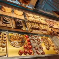 Large choice of pastries at Michel MaBelle in Bordeaux
