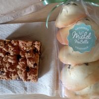 Brookie and bag's Madeleine with chocolate chips at Michel MaBelle in Bordeaux