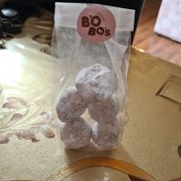 Sneeuwballen pure chocolade at BoBo's Bonbons in Terheijden