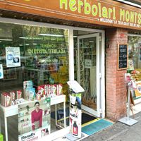 Comercio con muy buena presencia  at Herbolari Montserrat in Barcelona