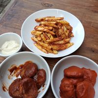 Alitas ardientes y Cajun de trigo y tofu , y papas at Siempre Viva in Mexico City