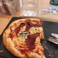 Pizza speck e gorgo at efrem in Turin