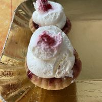 Crostatine con panna ai frutti di bosco   at efrem in Turin