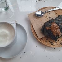 Cappuccino di soia e brioche al carbone con farcitura al Ferrero Rocher🌱😍 at efrem in Turin