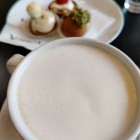 Cappuccino di soia e dolcetti at efrem in Turin