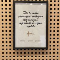 I crossaint sono tutti ripieni di creme squisite di ogni tipo: dal cioccolato bianco al nocciolato, al pistacchio al caramello salato.  at efrem in Turin