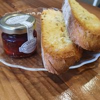 Tostadas de pan de maiz con mermelada (fresa, ciruela, frutos rojos o albaricoque) at Hemen Cafeteria in Arrasate