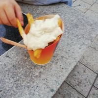 Pommes mit (sehr viel) veganer Mayo 😅😀 at Frittzchen in Hannover