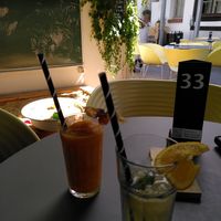 Vegan peach smoothie and lemonade, sand pit in background at Samocca in Quedlinburg