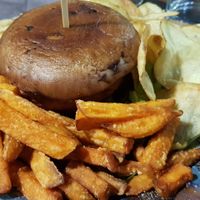 Portobello burger with sweet potatoes at MiBiò bistrot in Milan