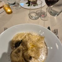 Ravioli di riso ripieni di ricotta di mandorle e limone at MiBiò bistrot in Milan