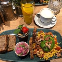 Heute Vegan Deluxe, Cappuccino with oat milk and orange juice   at Cotidiano in Stuttgart