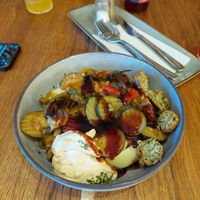 Vegan "kumpir": mashed potatoes with falafel and hummus at Breilecker in Koenigstein