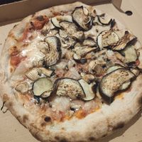 Pizza vegana de la huerta, brutal at El Garaje in Valencia
